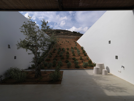 Aloni by Deca Archietcture