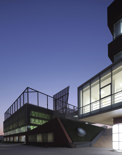 County Elementary School by Vector Architects County Elementary School by Vector Architects