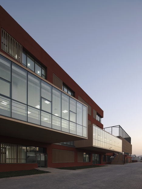 County Elementary School by Vector Architects County Elementary School by Vector Architects