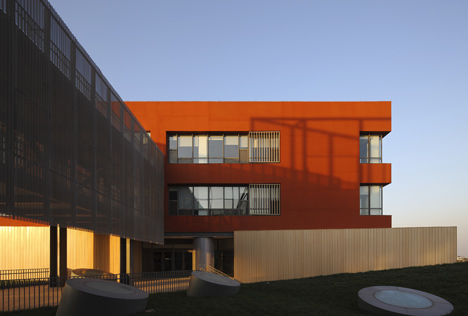 County Elementary School by Vector Architects County Elementary School by Vector Architects