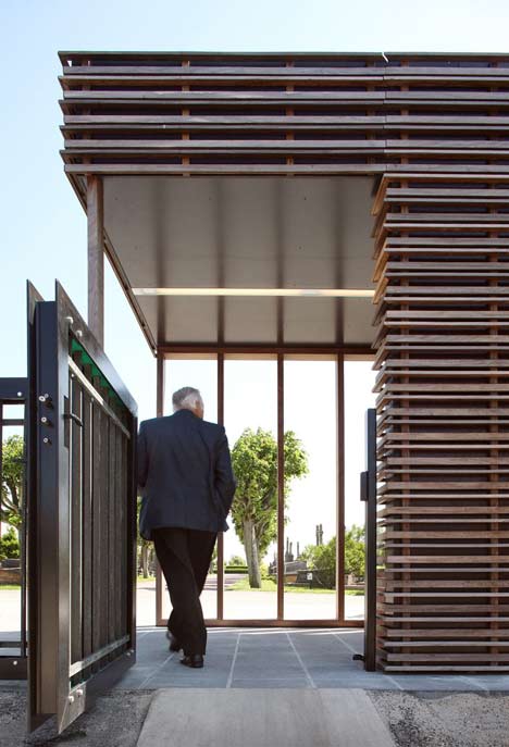 Entrance Pavilion Cemetery Blankenberge by Hansteerds Architectuur Entrance Pavilion Cemetery Blankenberge by Hansteerds Architectuur