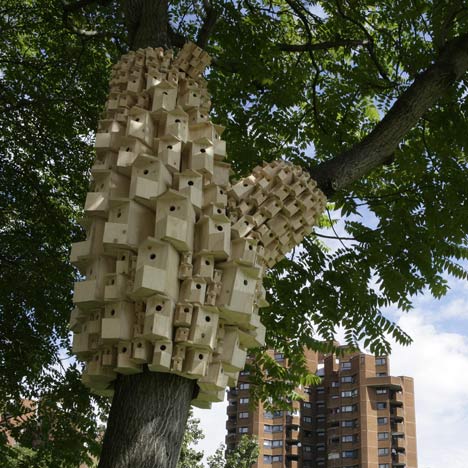Spontaneous City in the Tree of Heaven