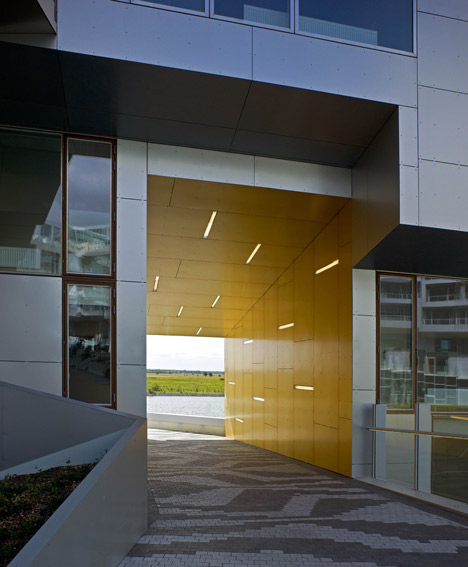 8 House by BIG