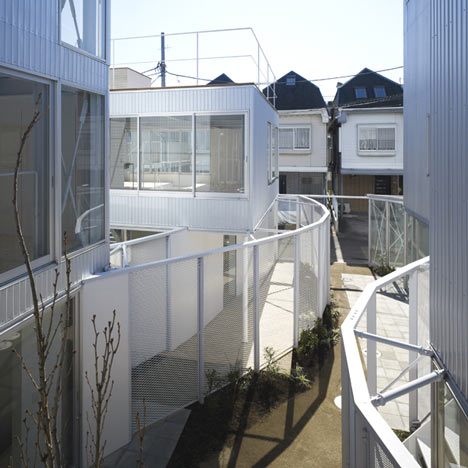 Apartment in Kamitakada by Takeshi Yamagata Architects