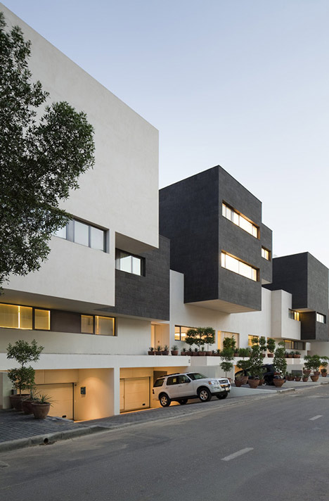 Black and White House by AGi architects Black and White House by AGi architects