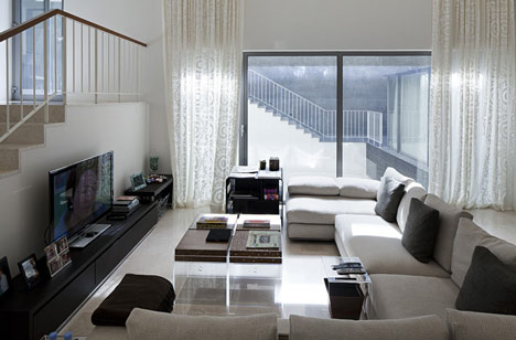 Black and White House by AGi architects Black and White House by AGi architects