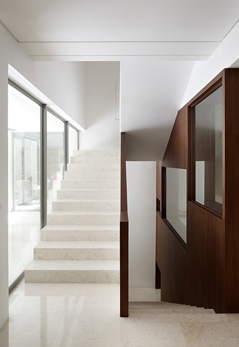 Black and White House by AGi architects Black and White House by AGi architects