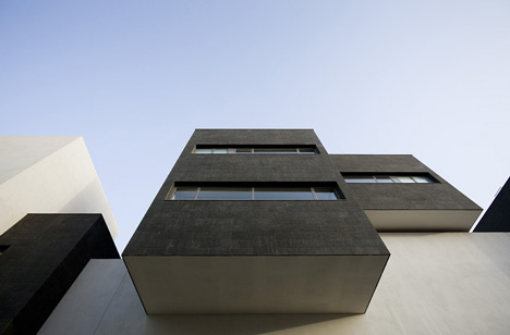 Black and White House by AGi architects Black and White House by AGi architects