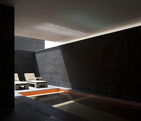 Black and White House by AGi architects Black and White House by AGi architects