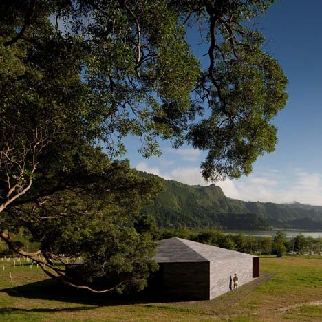 Monitoring and Investigation Center of Furnas by Aires Mateus
