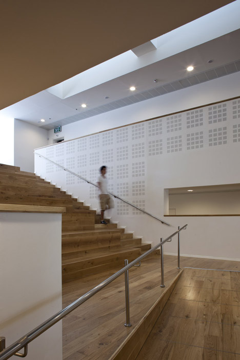 The Robert and Yadelle Sklare Family Library by Schwartz Besnosoff Architects