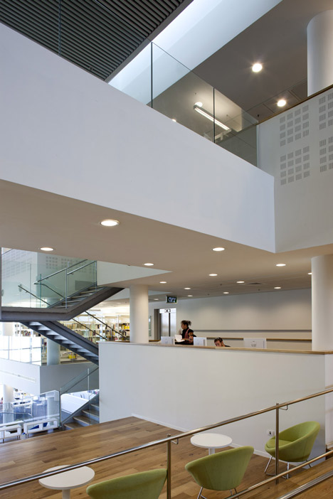 The Robert and Yadelle Sklare Family Library by Schwartz Besnosoff Architects