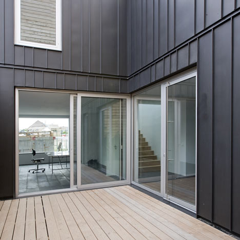 V36K08/09 - URBAN DIVA by Pasel Kuenzel Architects