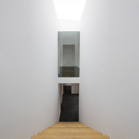 V36K08/09 - URBAN DIVA by Pasel Kuenzel Architects