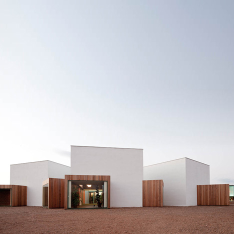 Lolita by Langararita-Navarro Arquitectos