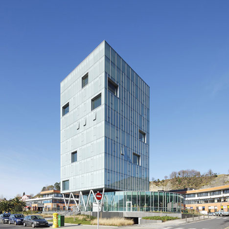 Zaisa Office Tower by Hoz Fontán Arquitectos