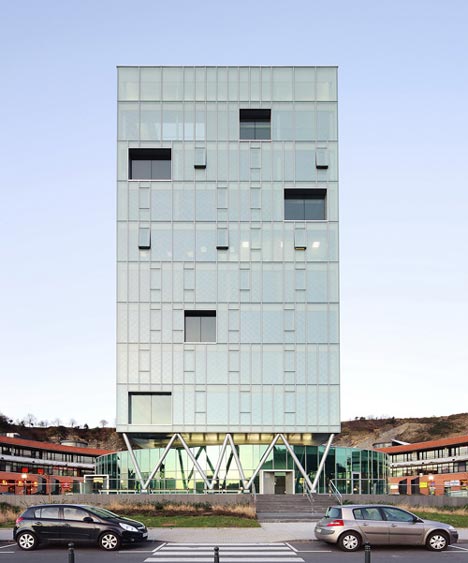 Zaisa Office Tower by Hoz Fontán Arquitectos