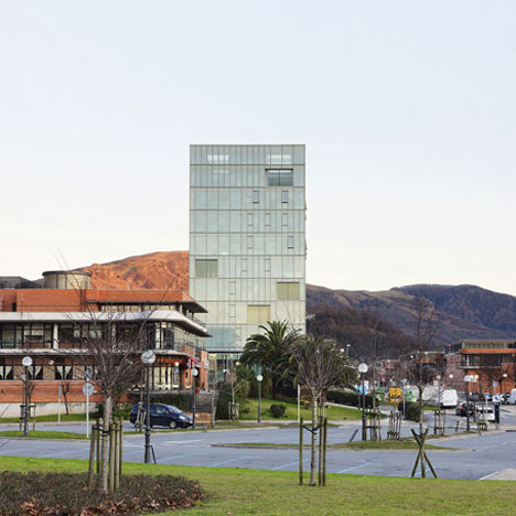 Zaisa Office Tower by Hoz Fontán Arquitectos