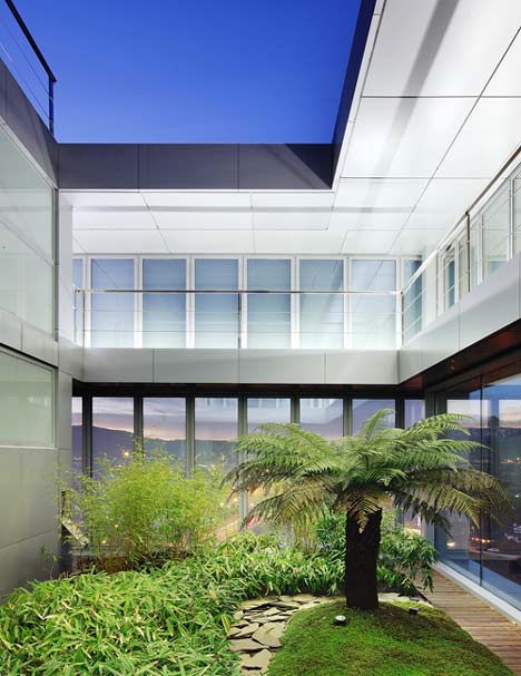 Zaisa Office Tower by Hoz Fontán Arquitectos