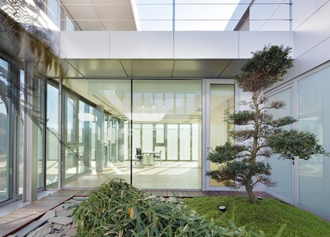 Zaisa Office Tower by Hoz Fontán Arquitectos