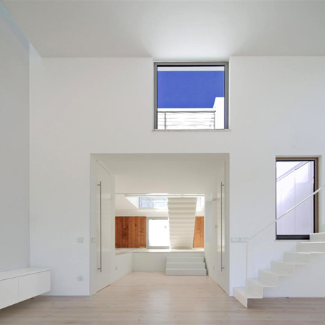 House in Meco by Jorge Mealha Arquitecto House in Meco by Jorge Mealha Arquitecto