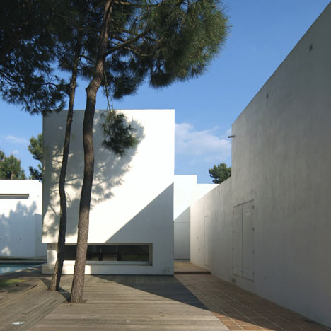 House in Troia by Jorge Mealha Arquitecto House in Troia by Jorge Mealha Arquitecto