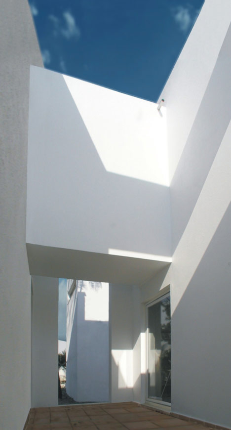 House in Troia by Jorge Mealha Arquitecto House in Troia by Jorge Mealha Arquitecto