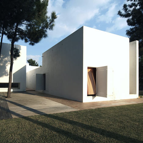 House in Troia by Jorge Mealha Arquitecto House in Troia by Jorge Mealha Arquitecto