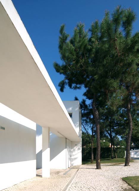 House in Troia by Jorge Mealha Arquitecto House in Troia by Jorge Mealha Arquitecto