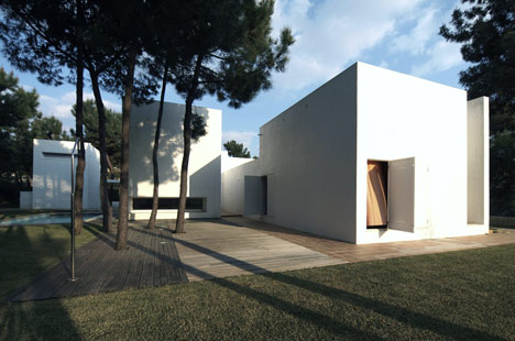 House in Troia by Jorge Mealha Arquitecto House in Troia by Jorge Mealha Arquitecto