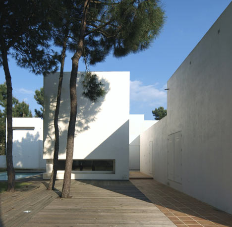 House in Troia by Jorge Mealha Arquitecto