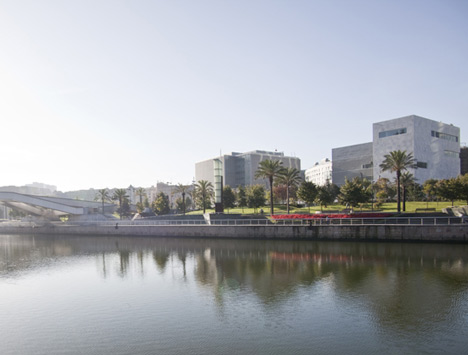Paraninfo de la Universidad del País Vasco by Álvaro Siza