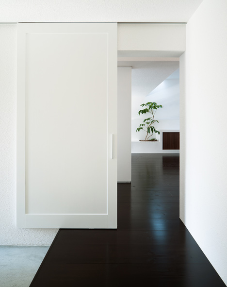 Gable House by FORM Kouichi Kimura Architects