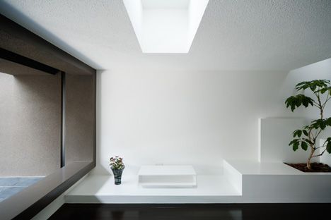 Gable House by FORM Kouichi Kimura Architects