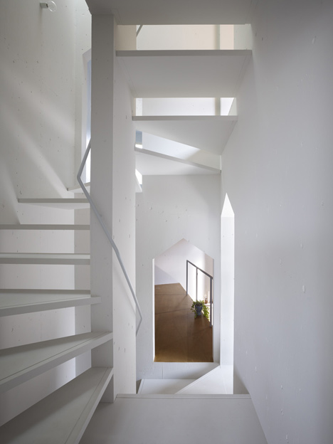 House in Fukawa by Suppose Design Office House in Fukawa by Suppose Design Office