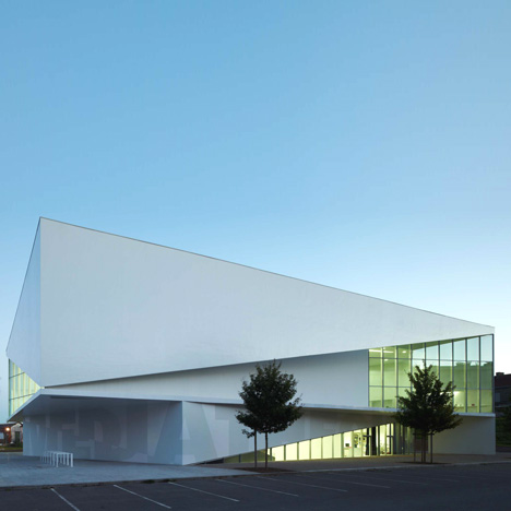 Mediatheque d’Anzin by Dominique Coulon and Associes