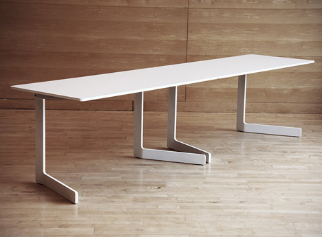 OLA Table by AKKA