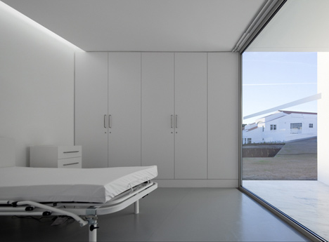 House for elderly people by Aires Mateus Arquitectos