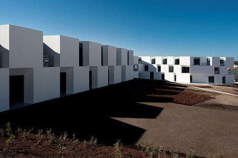 House for elderly people by Aires Mateus Arquitectos