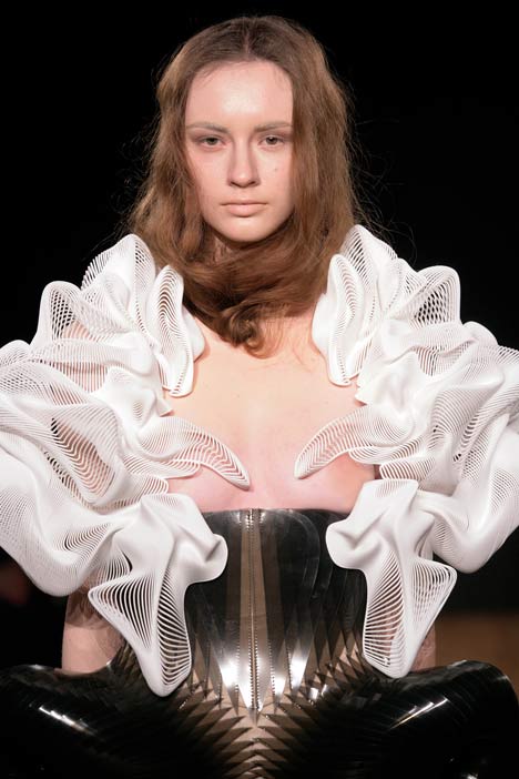 Escapism by Daniel Widrig and Iris van Herpen Escapism by Daniel Widrig and Iris van Herpen