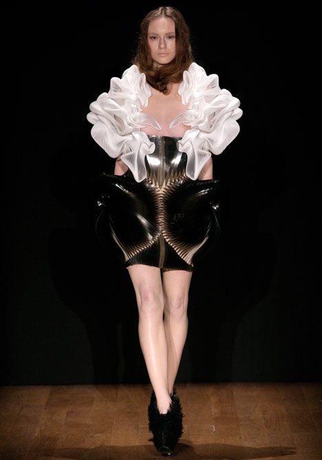 Escapism by Daniel Widrig and Iris van Herpen Escapism by Daniel Widrig and Iris van Herpen