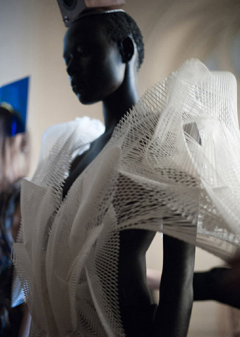 Escapism by Daniel Widrig and Iris van Herpen Escapism by Daniel Widrig and Iris van Herpen