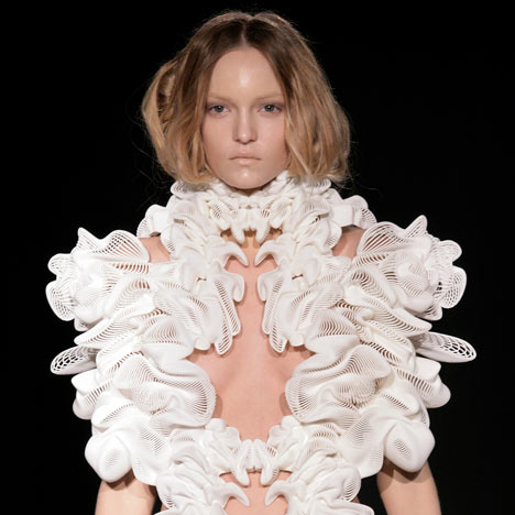 Escapism by Daniel Widrig and Iris van Herpen Escapism by Daniel Widrig and Iris van Herpen