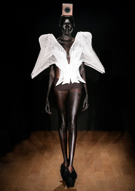 Escapism by Daniel Widrig and Iris van Herpen Escapism by Daniel Widrig and Iris van Herpen