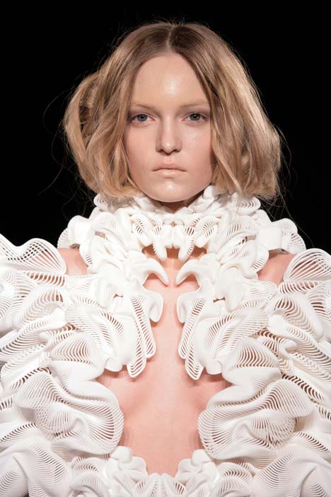 Escapism by Daniel Widrig and Iris van Herpen Escapism by Daniel Widrig and Iris van Herpen