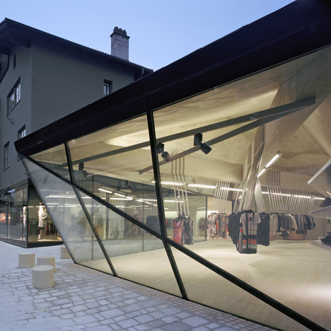 Foeger Woman Pure by Pedrocchi Architekten