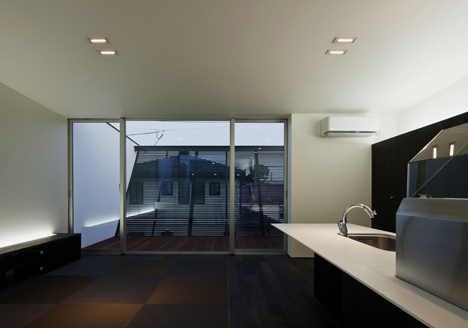 Lift by Apollo Architects ＆ Associates
