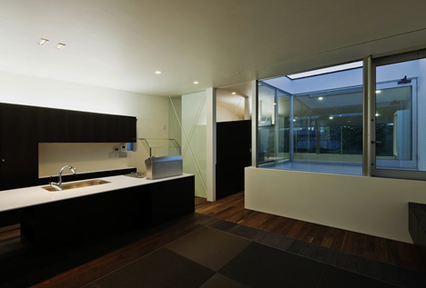 Lift by Apollo Architects ＆ Associates