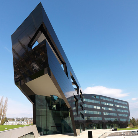 MP09 Black Panther by GS Architects