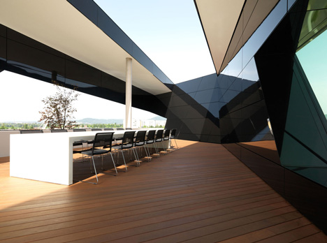 MP09 Black Panther by GS Architects